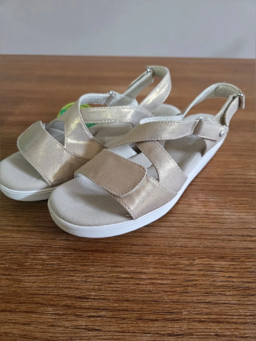 NEW Grasshoppers Women's Cherry Sandals In Gold Taupe With Ortholite Size 9 WIDE